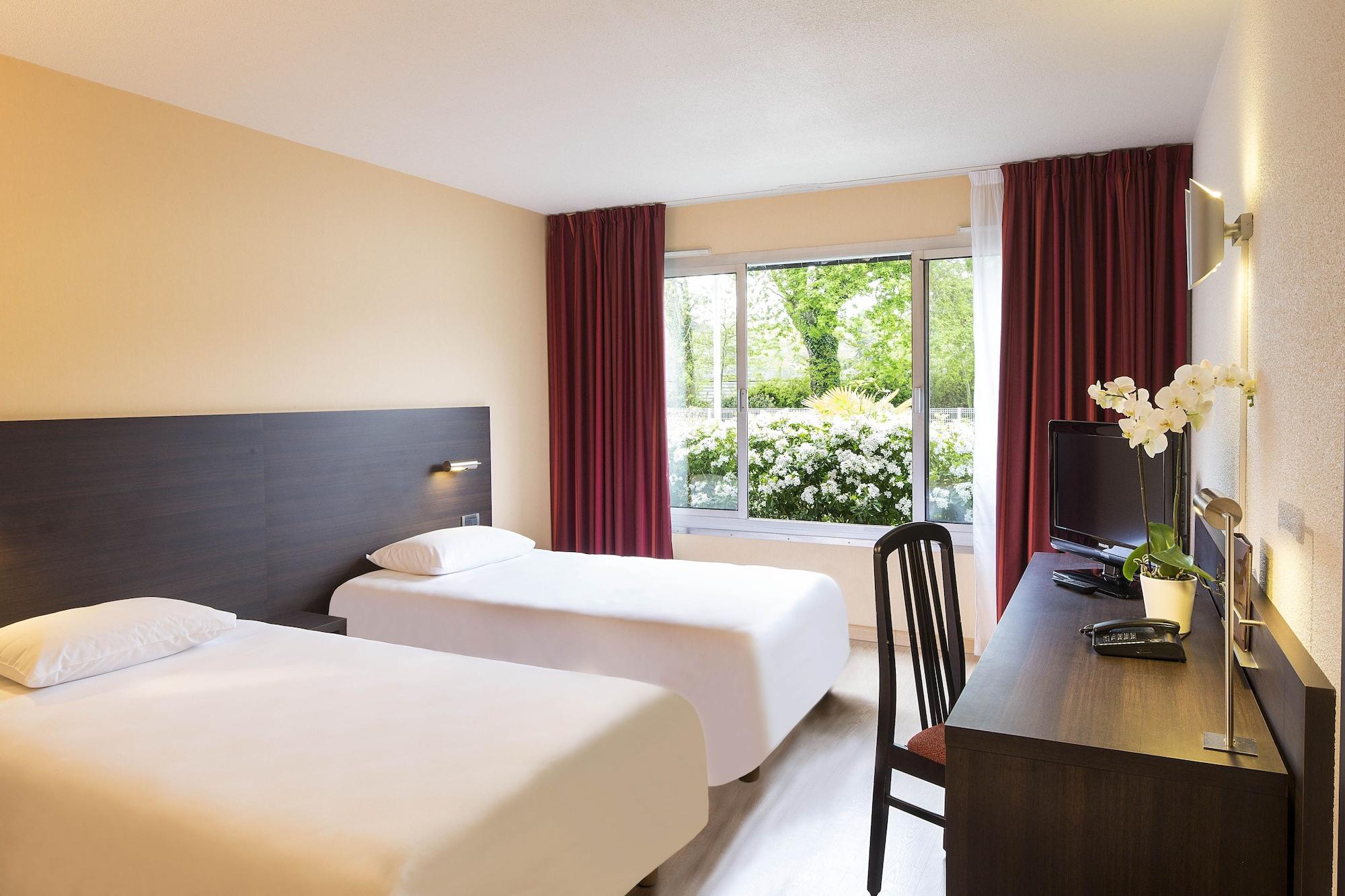 Oceania Quimper Hotel Bagian luar foto