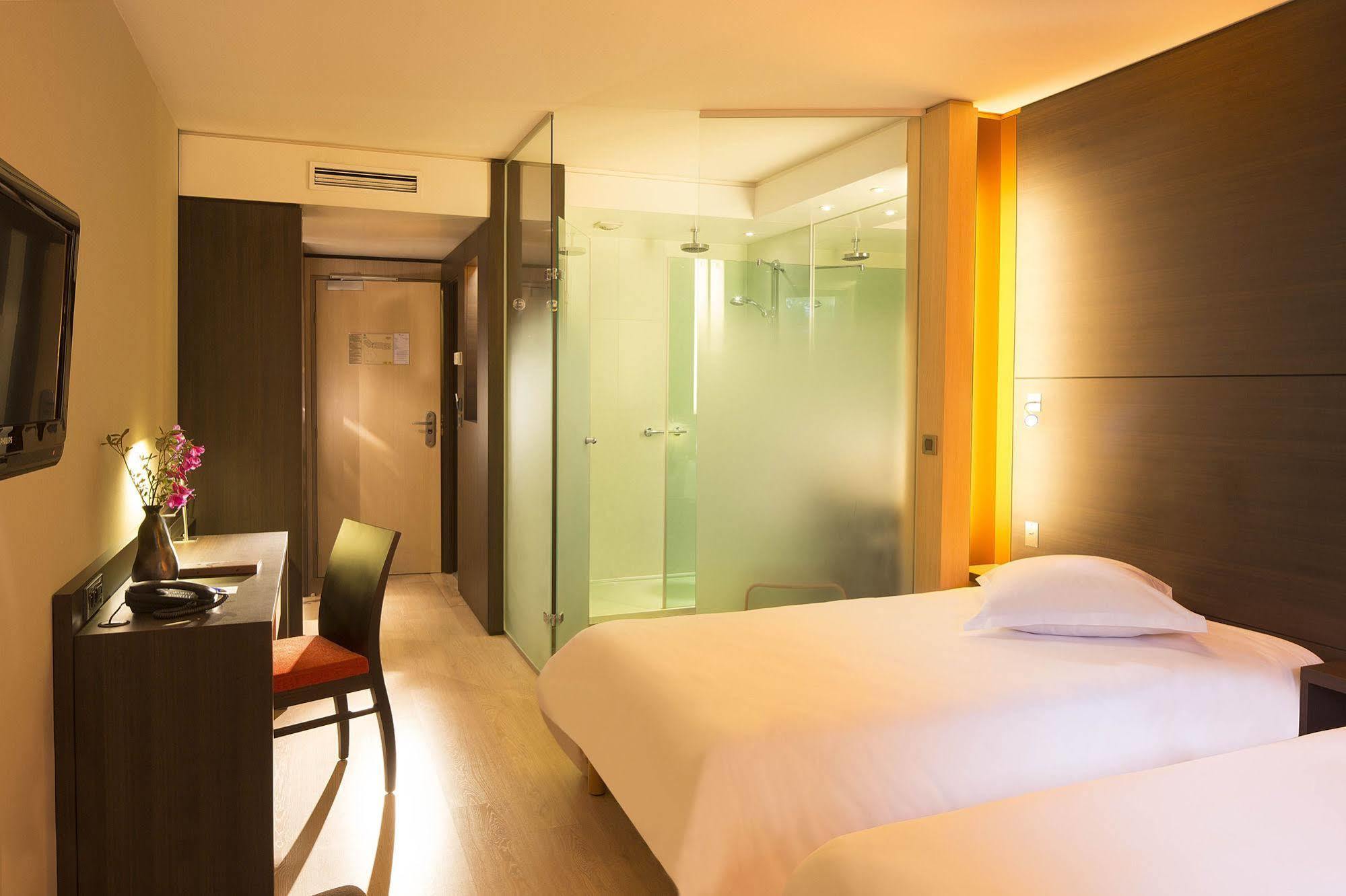 Oceania Quimper Hotel Bagian luar foto